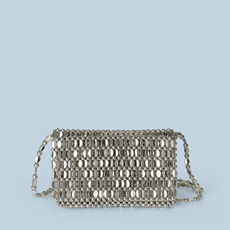 Pochette Téléphone Clapet Perlée – Design Argenté Creux Fait Main, Style Rétro Glam