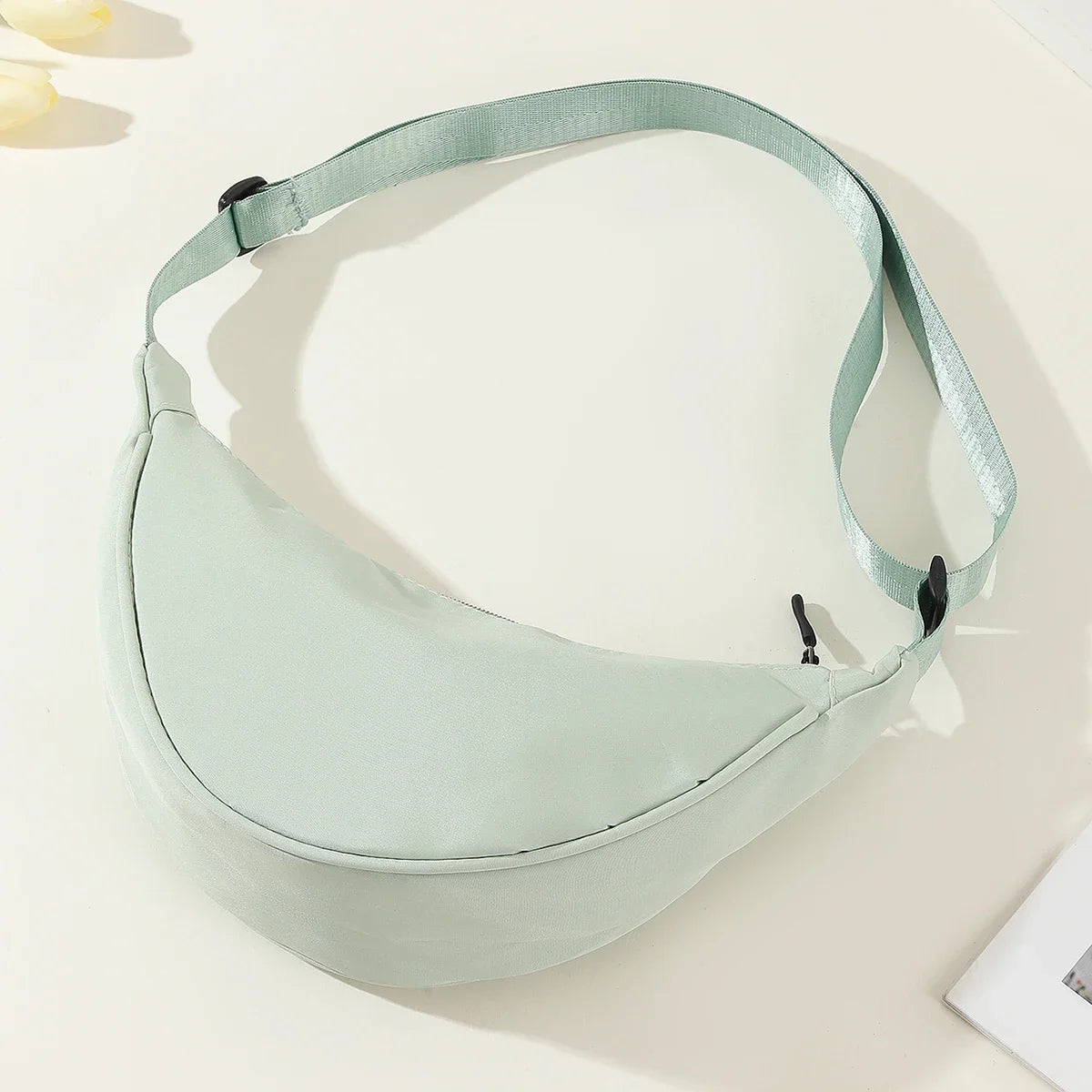 Sac bandoulière mixte en nylon – Léger, spacieux, plusieurs coloris