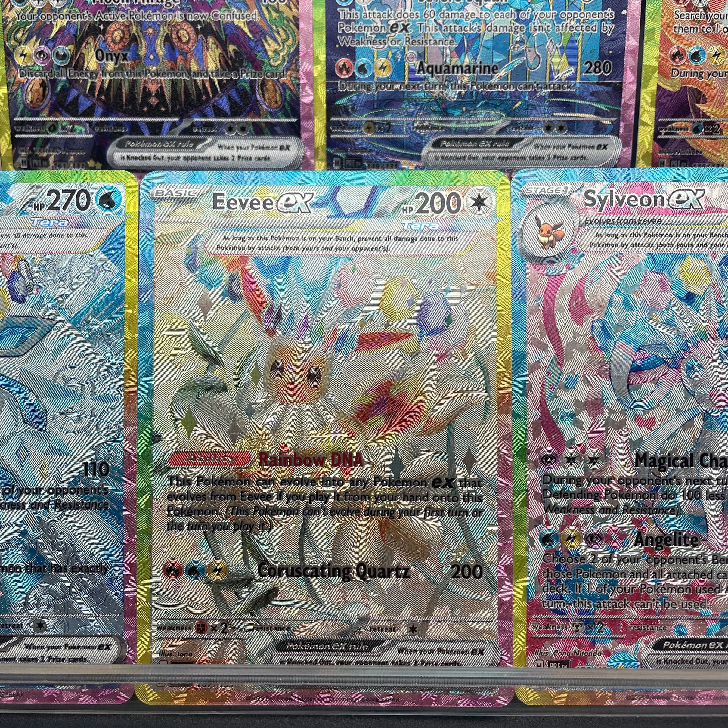 Cartes Pokémon PTCG Eeveelution SV8A – Set 9 Cartes de Collection (Version Anglaise)