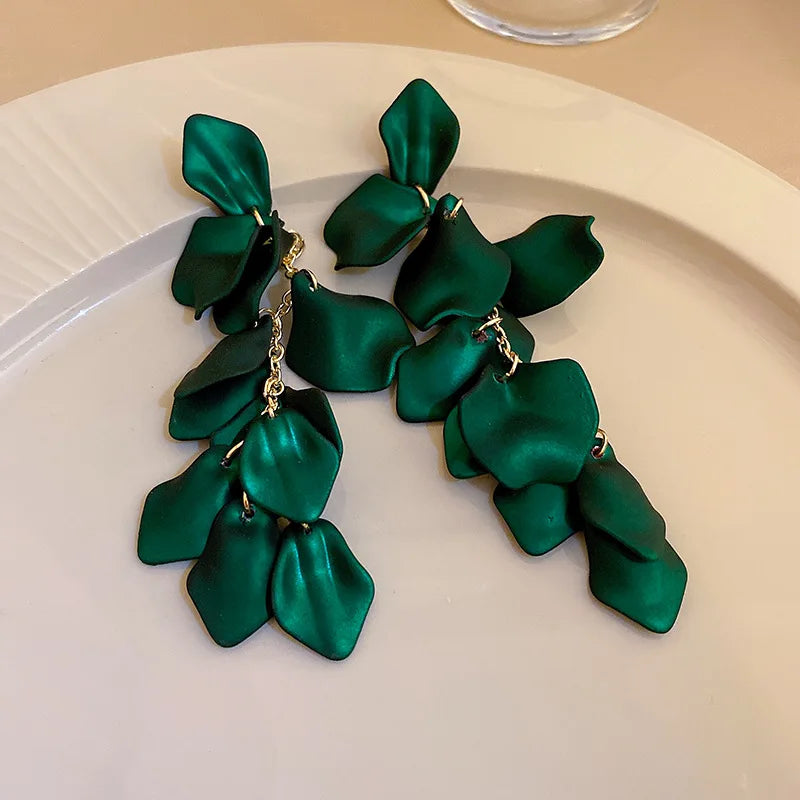 Boucles d'Oreilles Fleurs Multicolores – Pétales & Pompons, Style Tendance