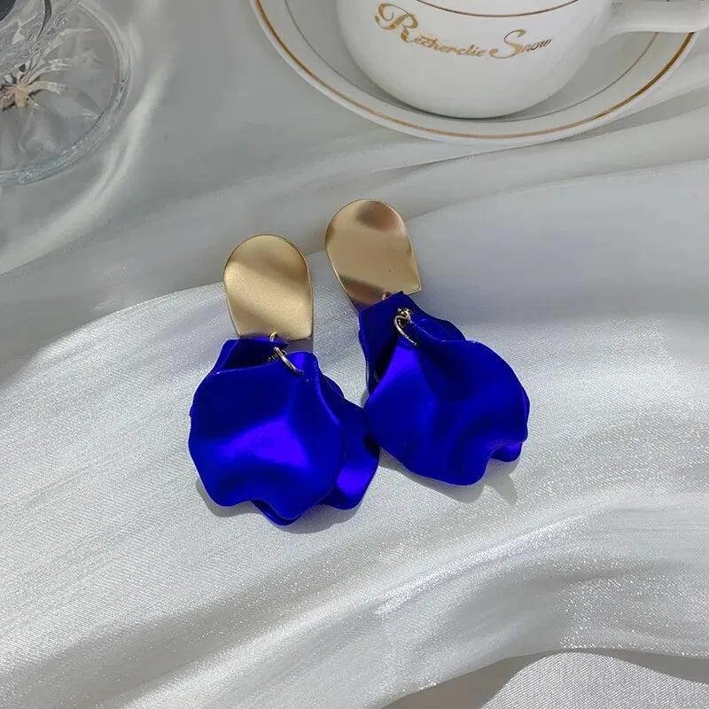 Boucles d'Oreilles Fleurs Multicolores – Pétales & Pompons, Style Tendance