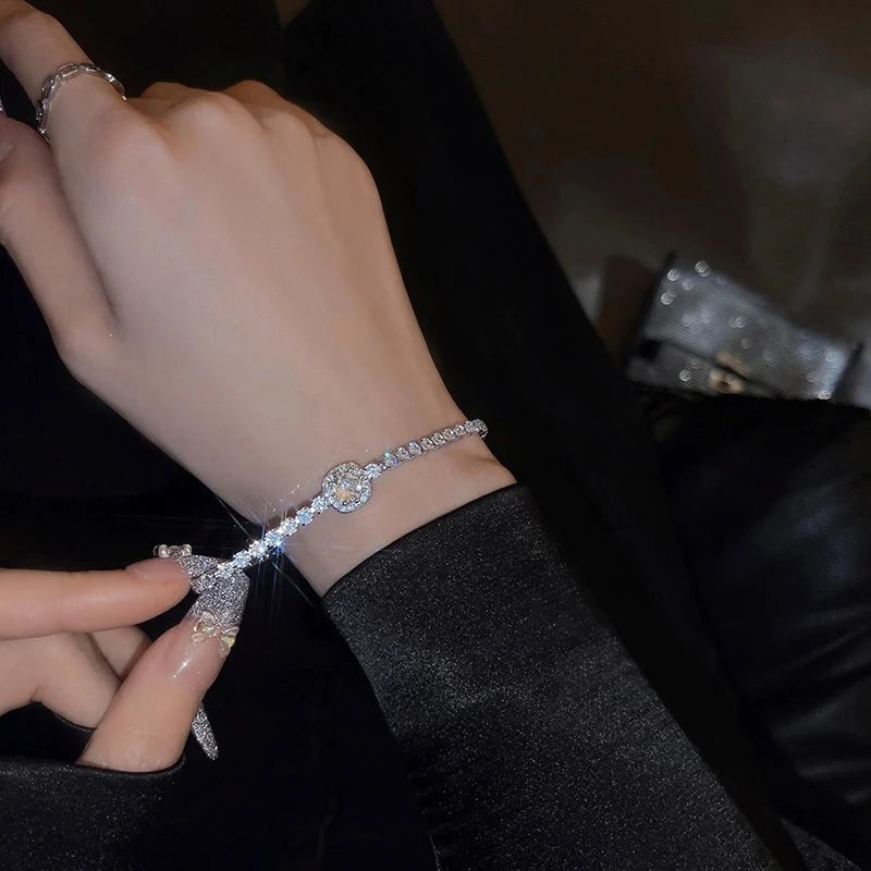 Bracelet Femme Zircon Carré Plaqué Or 18K – Réglable & Strass