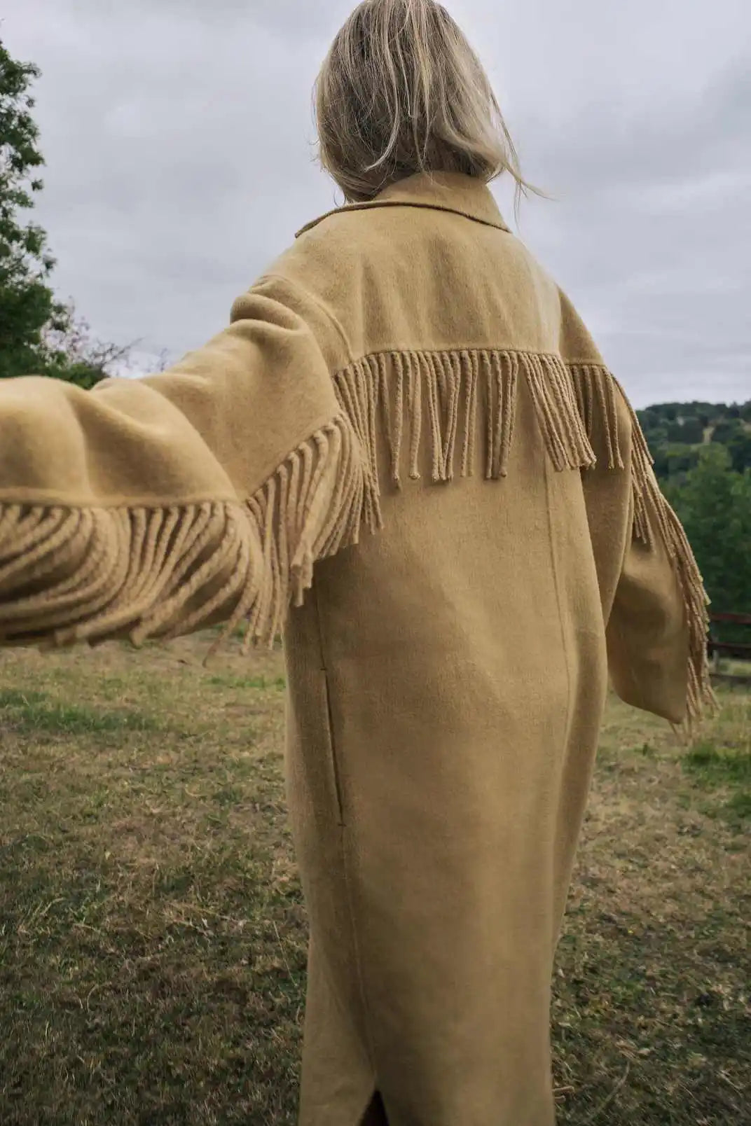 Manteau Long en Laine pour Femme – Élégant, Loose, Bouton Simple avec Franges