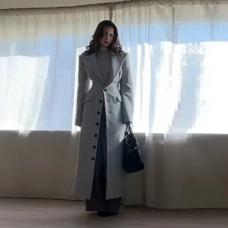 Manteau Long Femme Col V Ceinturé – Épaulettes & Boutonnage Simple | Hiver 2025