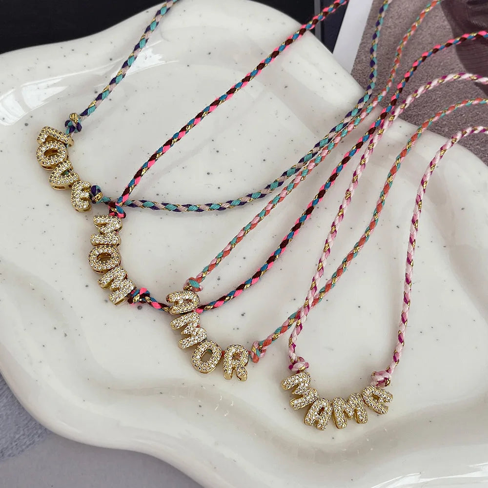 Collier Pendentif Initiale & Lettre – Corde Colorée Ajustable, Cadeau Fête des Mères