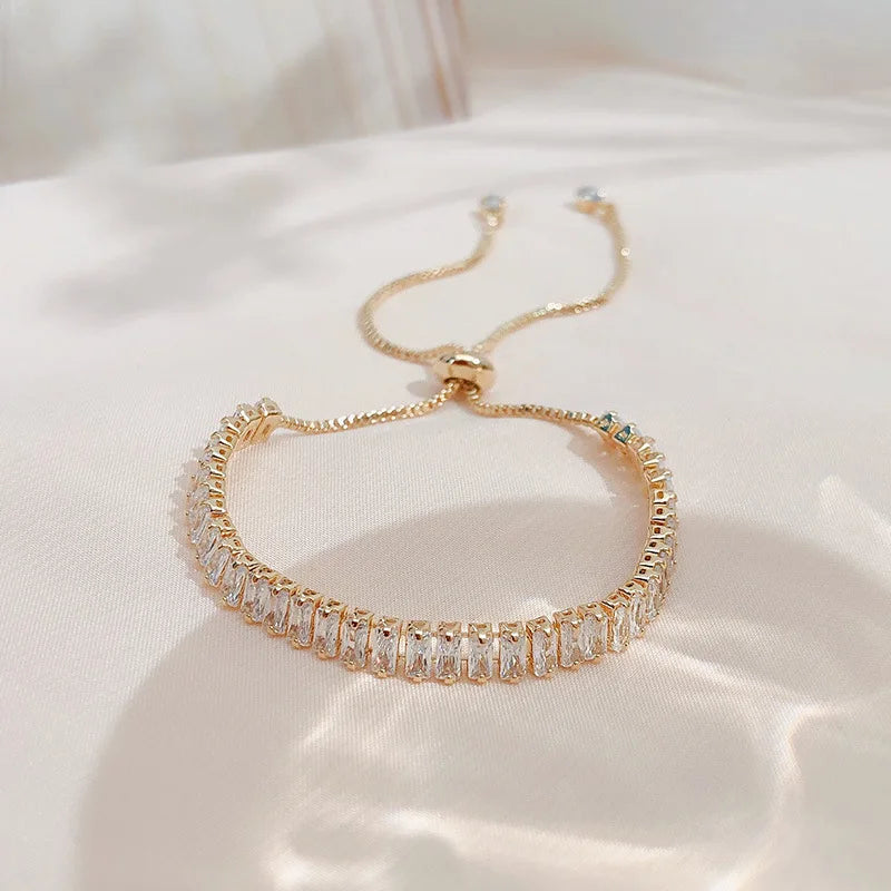 Bracelet Femme Zircon Carré Plaqué Or 18K – Réglable & Strass