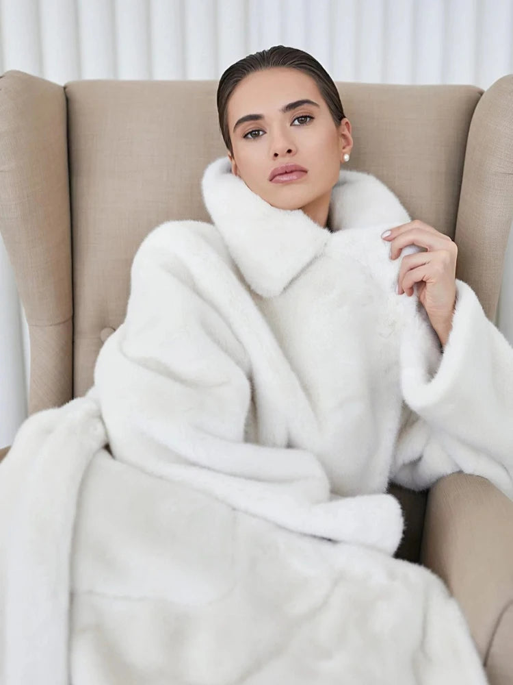 Manteau Long en Fausse Fourrure Femme – Coupe Ample, Col Rabattu, Luxe Streetwear Hiver 2025