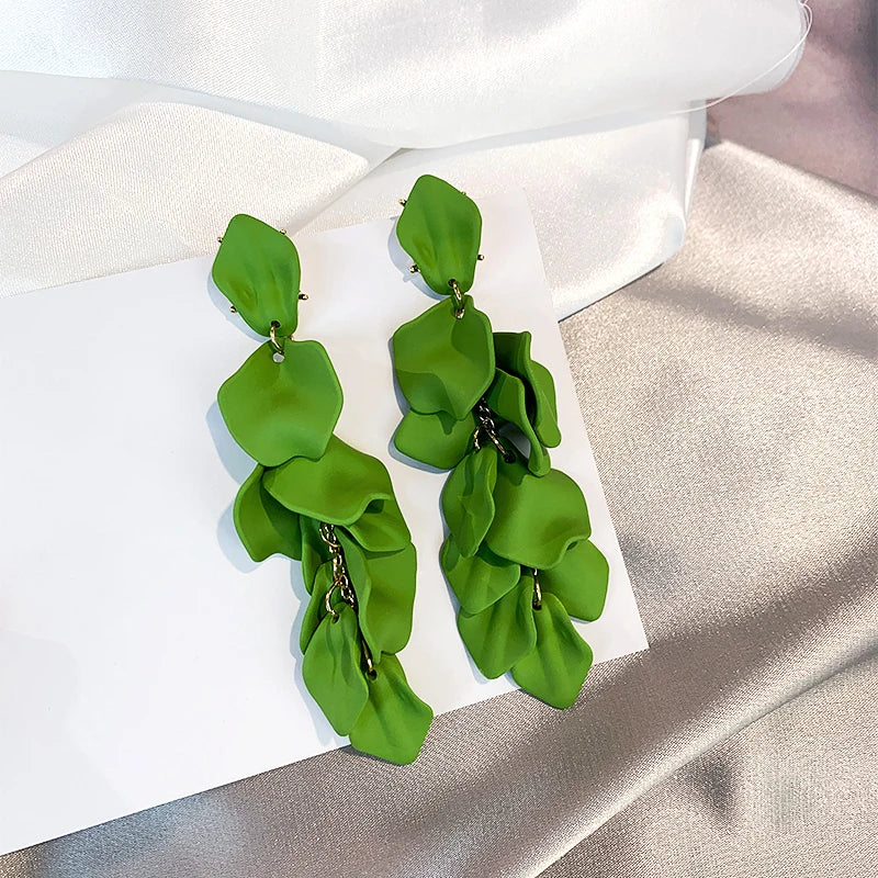Boucles d'Oreilles Fleurs Multicolores – Pétales & Pompons, Style Tendance
