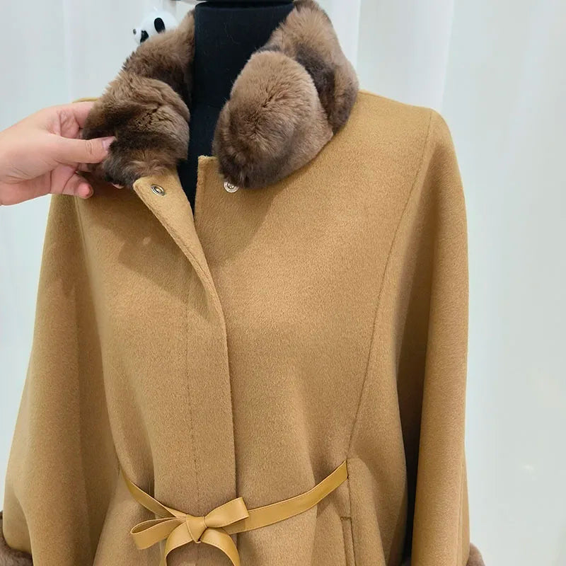 Damen-Cape aus Wolle – Rexkaninchenfellkragen, luxuriöser Oversize-Schnitt für Herbst/Winter