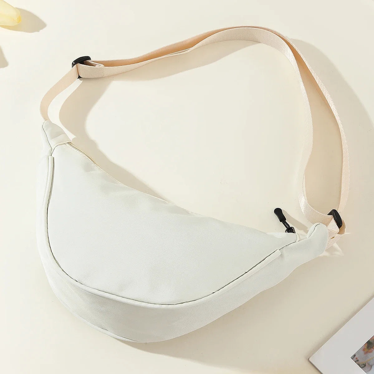 Sac bandoulière mixte en nylon – Léger, spacieux, plusieurs coloris