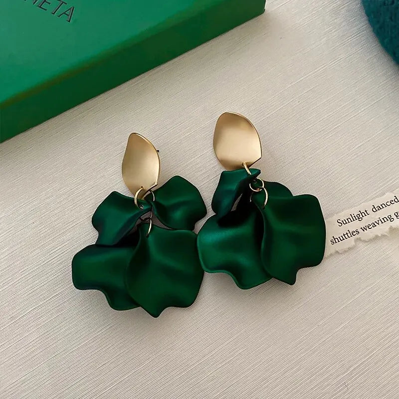 Boucles d'Oreilles Fleurs Multicolores – Pétales & Pompons, Style Tendance