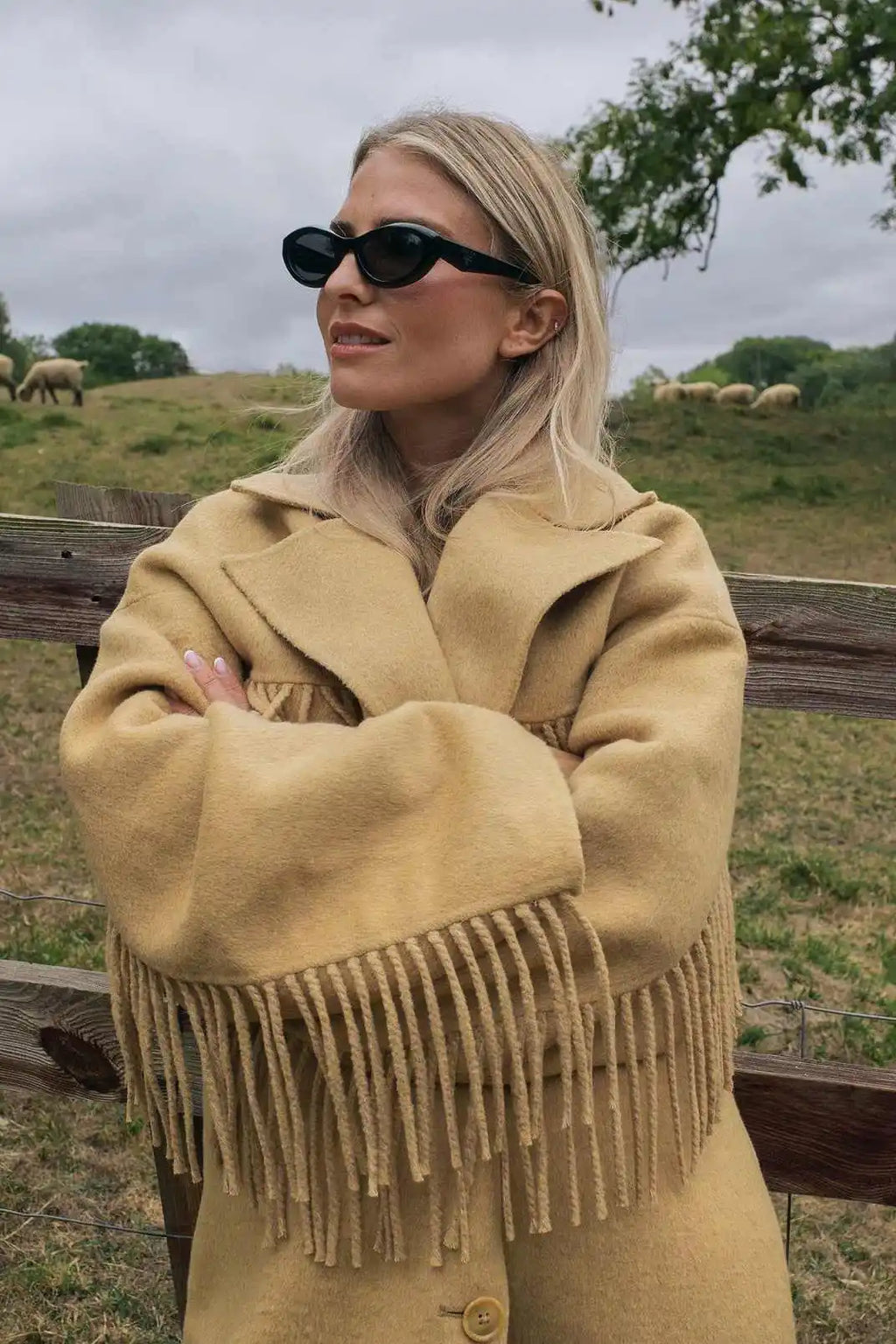 Manteau Long en Laine pour Femme – Élégant, Loose, Bouton Simple avec Franges