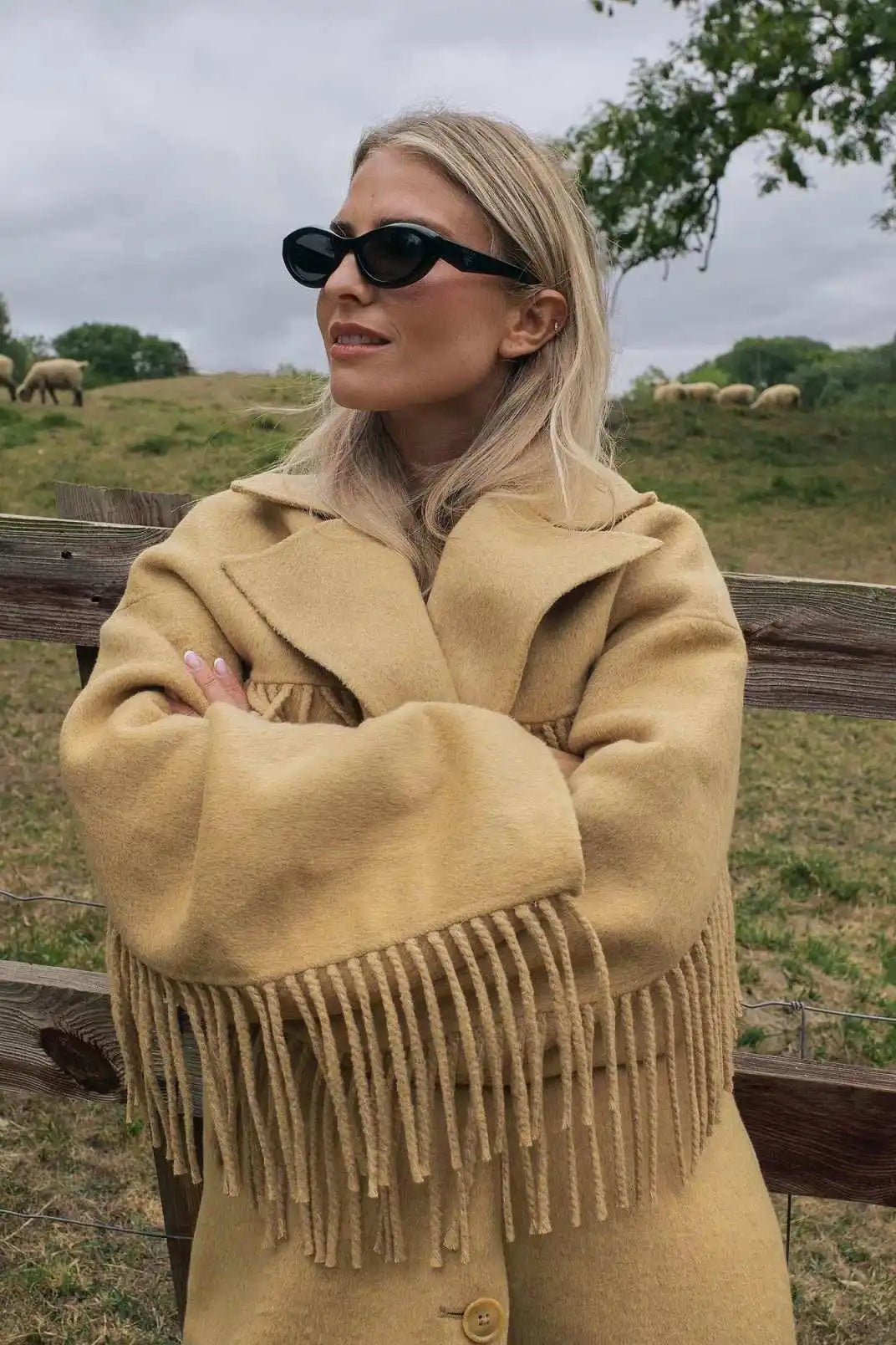 Manteau Long en Laine pour Femme – Élégant, Loose, Bouton Simple avec Franges
