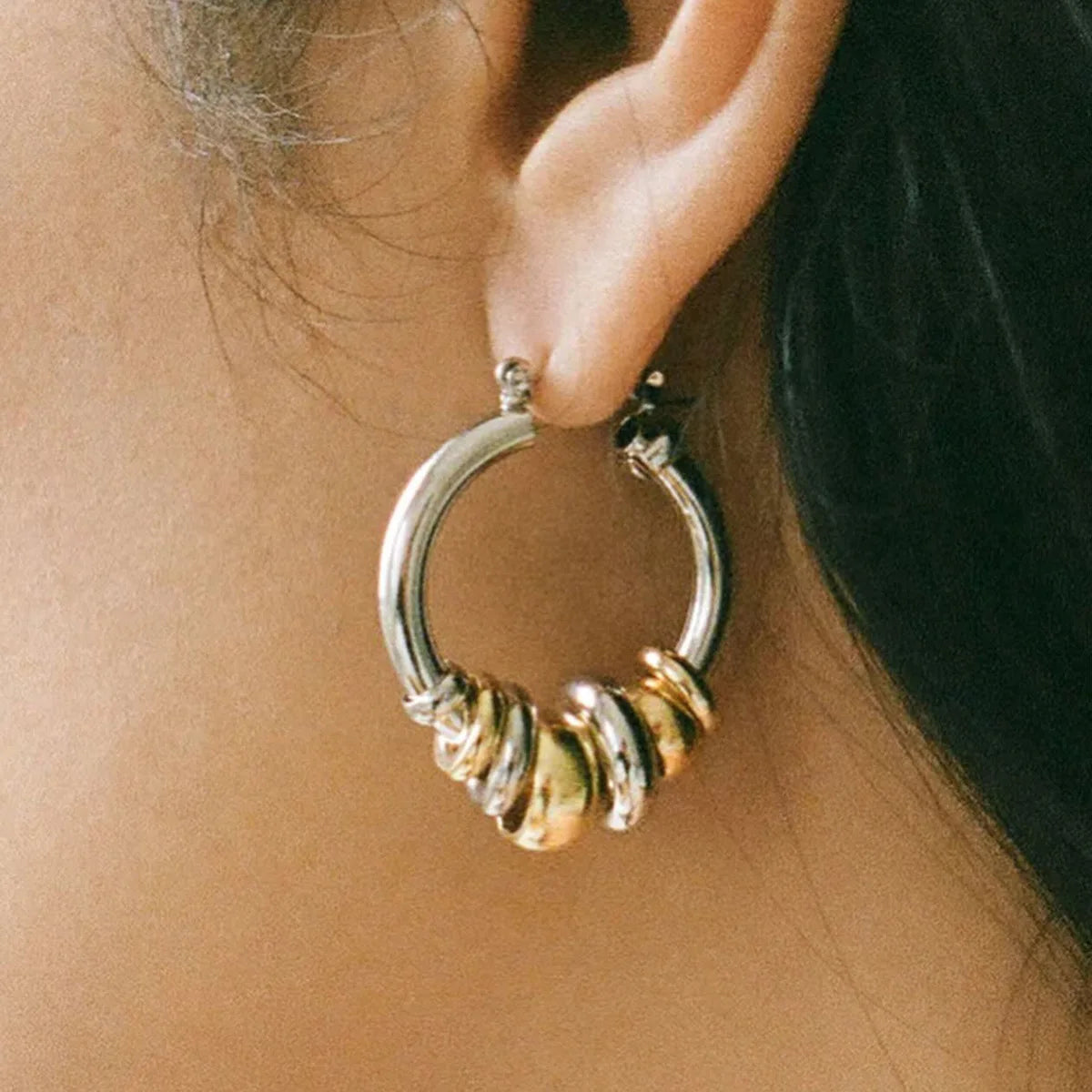 Boucles d'Oreilles Huggie Vintage Cercle – Acier Inoxydable Plaqué Or 18K, Hypoallergéniques, Style Minimaliste