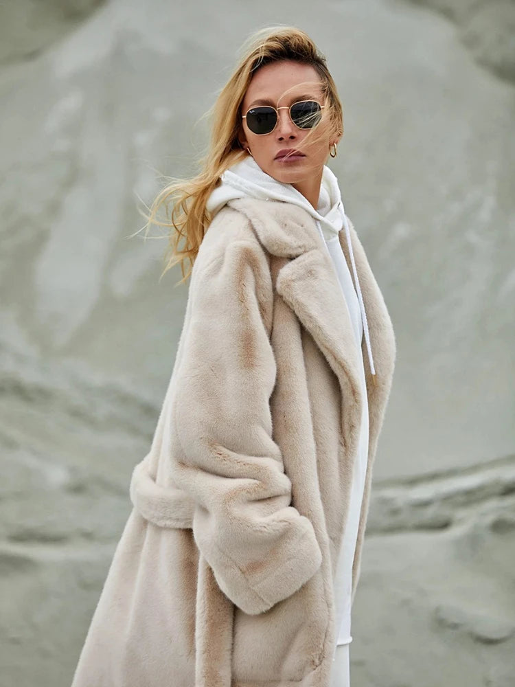 Manteau Long en Fausse Fourrure Femme – Coupe Ample, Col Rabattu, Luxe Streetwear Hiver 2025