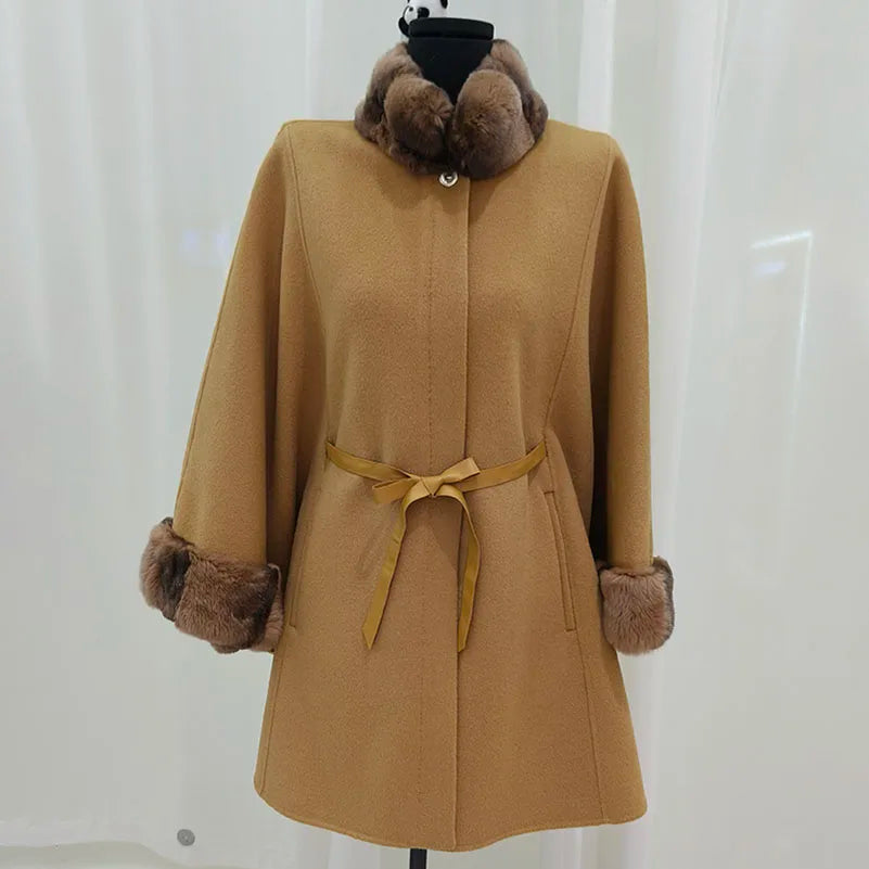 Cape en Laine Femme – Col en Fourrure de Lapin Rex, Coupe Ample Luxe Automne Hiver