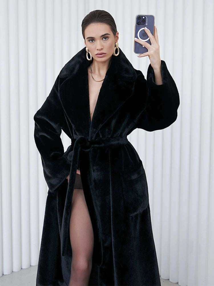Manteau Long en Fausse Fourrure Femme – Coupe Ample, Col Rabattu, Luxe Streetwear Hiver 2025