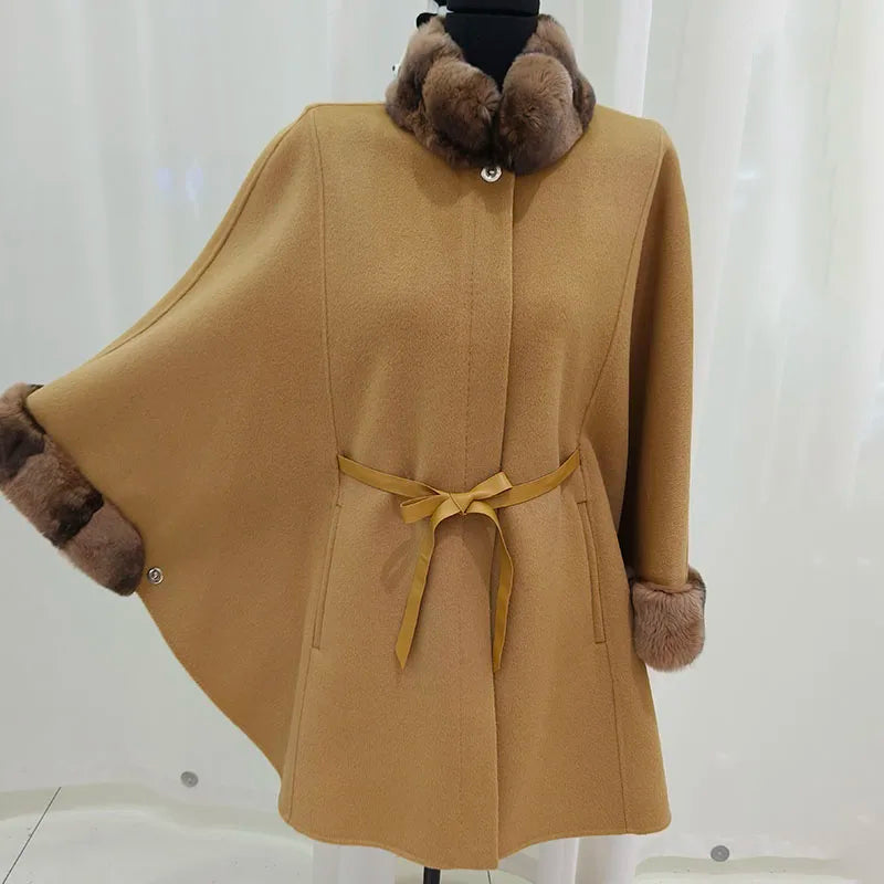 Damen-Cape aus Wolle – Rexkaninchenfellkragen, luxuriöser Oversize-Schnitt für Herbst/Winter